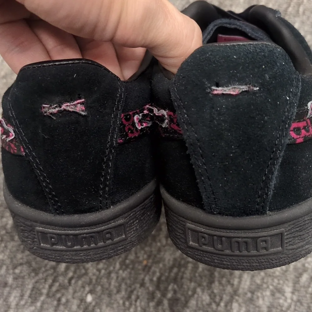 PUMA Girl's Black & Pink Barbie‎ Suede Classic Low Top Shoes Size 4.5